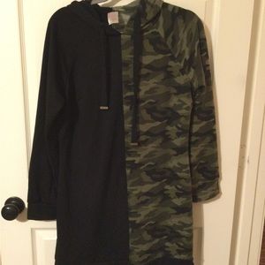 No boundaries hooded tunic. Like new. Size L (11-13)